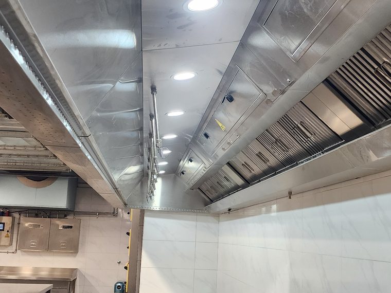 Commercial kitchen extract hood line